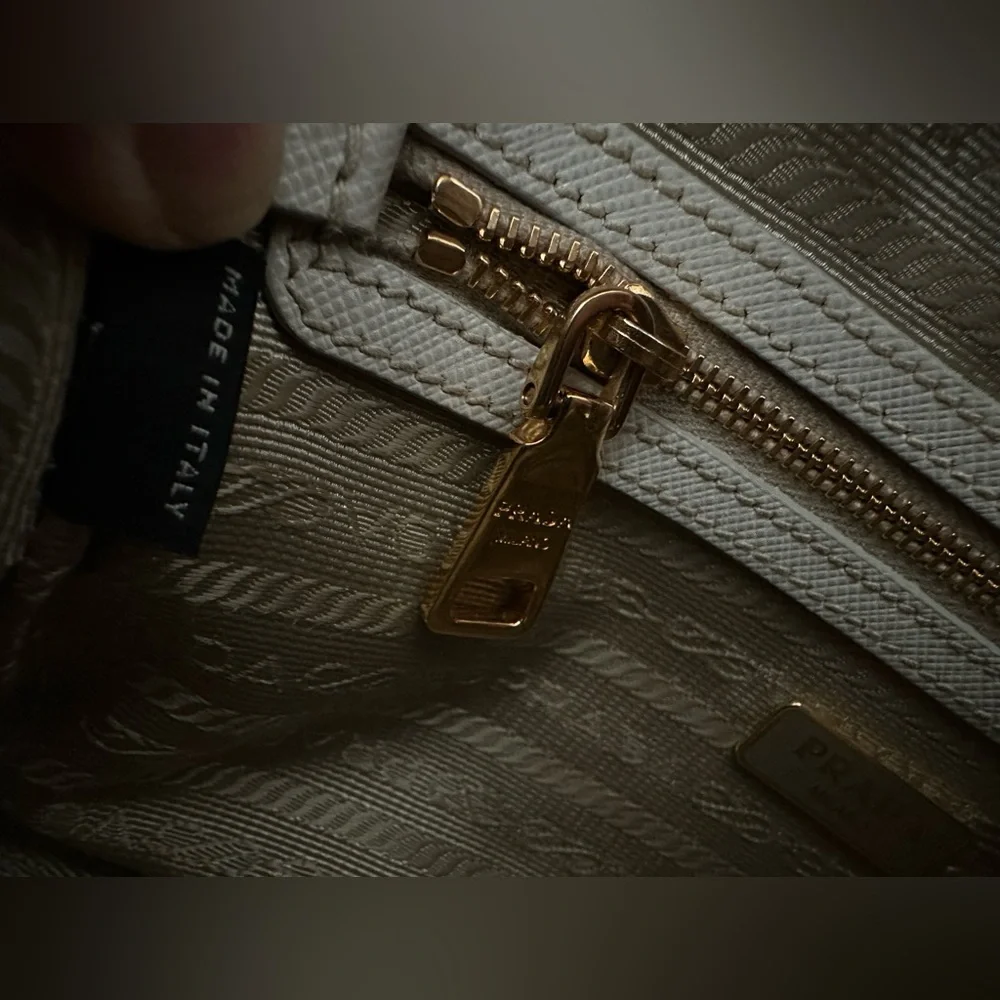 Prada camera bag - Picture 8 of 14